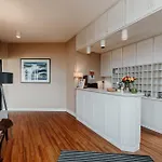 Huettmann Hotel