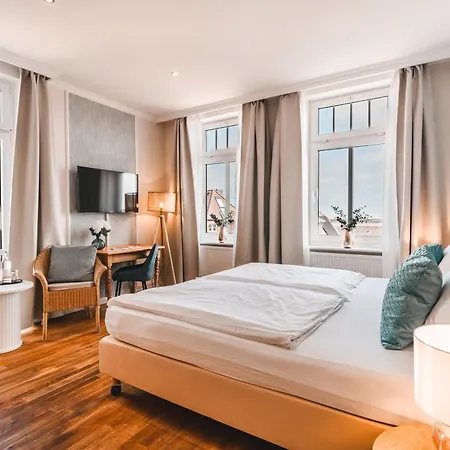 Huettmann Hotel